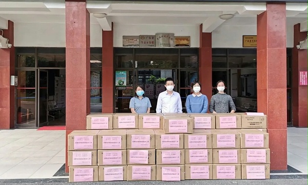 筹捐口罩支持南屏镇委抗击疫情