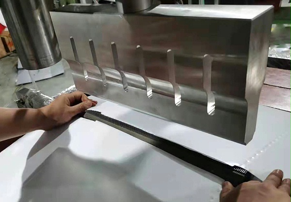灵科超声波焊接厚纸板
