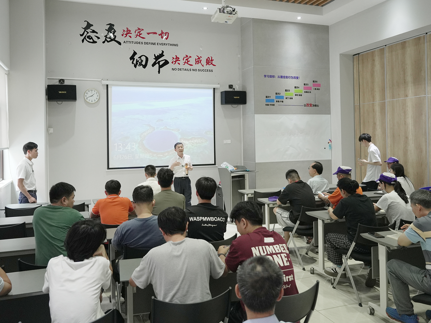 理论+<i style='color:red'>实操</i>丨灵科工程师手把手教华耀轻松使用伺服超声波焊接机！