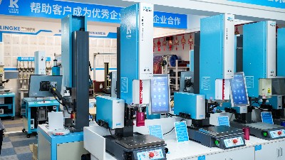 灵科<i style='color:red'>超声波焊接风扇罩</i>：高效、环保的焊接新选择