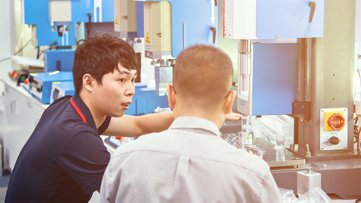 超声波焊接技术在汽车雨刮器喷头焊接中的优势与应用