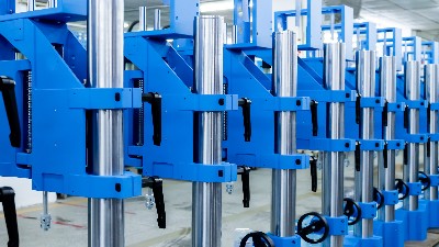 灵科超声波焊接机：汽车内饰门板装饰条焊接的优选方案