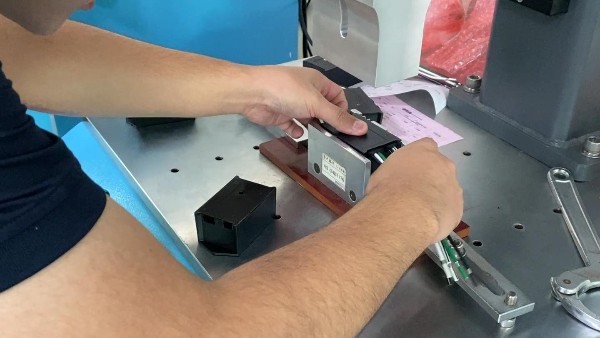 灵科超声波-电源适配器焊接