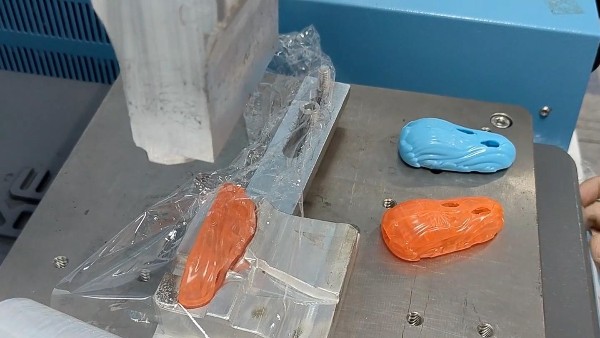 灵科超声波-橙色玩具焊接