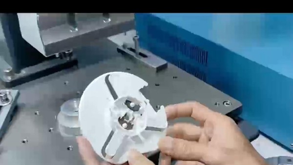 灵科超声波-塑料和金属配件焊接